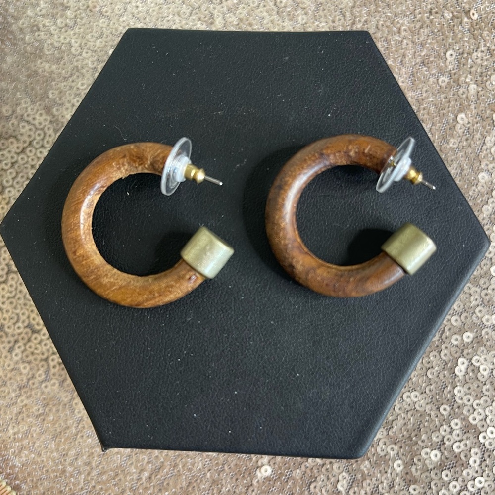 SOLD EUC Wood hoop earrings-pierced